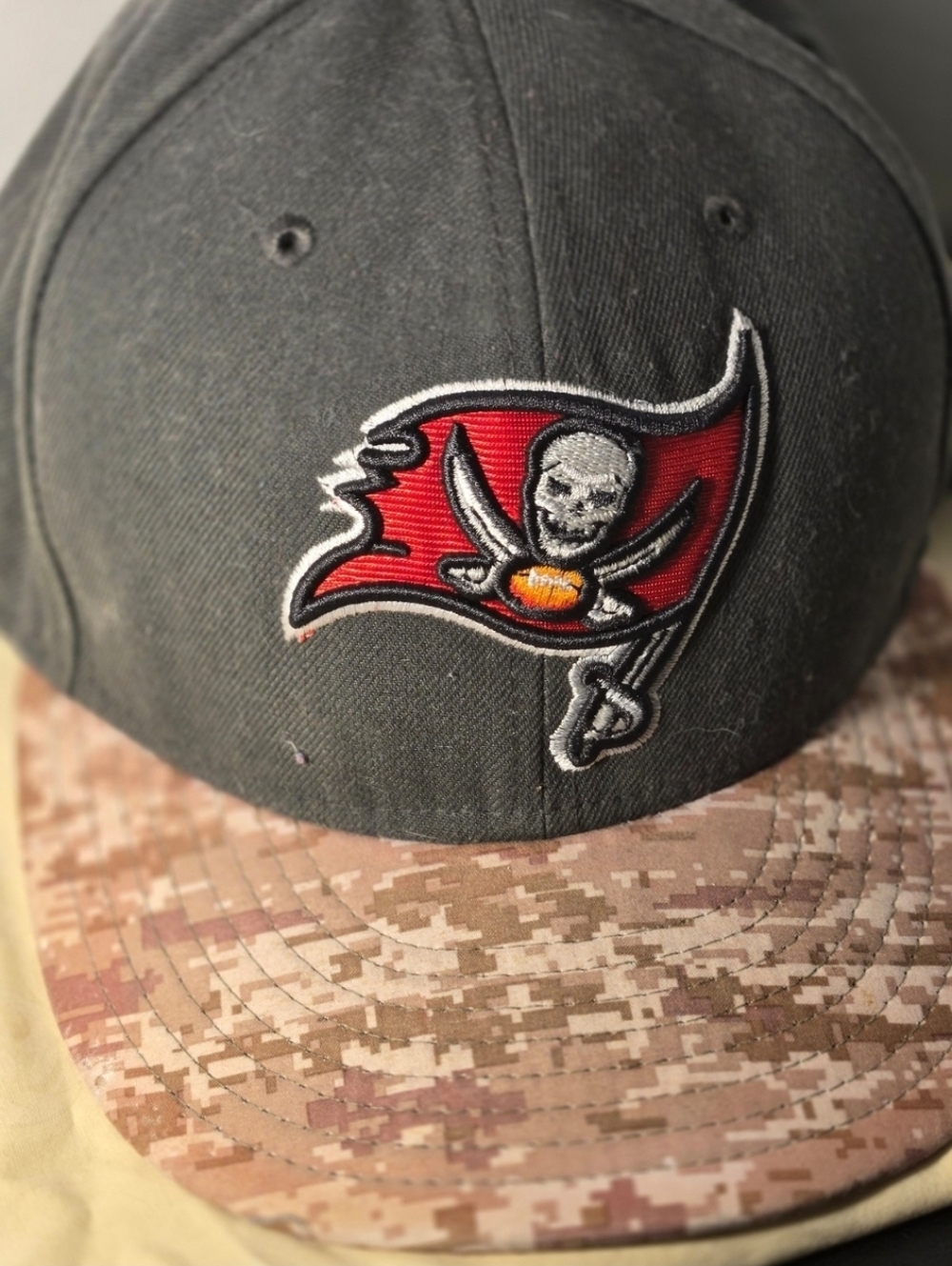 Tampabay Buceners Red/Camo Mitchell And Ness Flex Baseball Hat